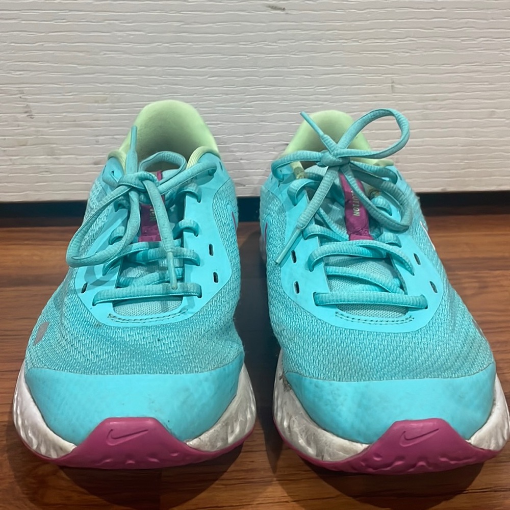 Nike Revolution 5